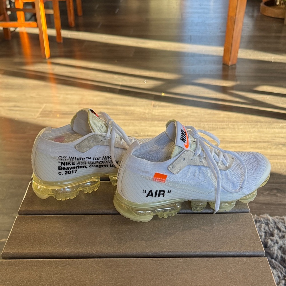 Nike White Air VaporMax with Translucent Soles - Picture 4 of 11